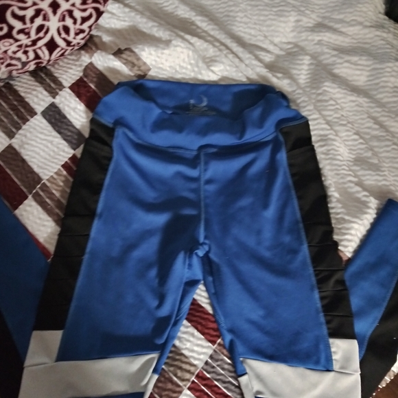 Athletic Leggings - Picture 1 of 4